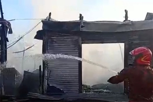 ফরিদপুরের ভাঙ্গা বাজারে অগ্নিকাণ্ড
