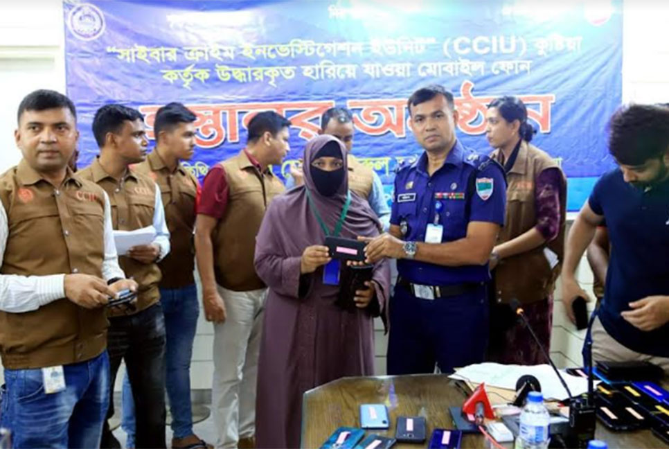 কুষ্টিয়ায় হারিয়ে যাওয়া ৫৮ মোবাইল ফোন উদ্ধার