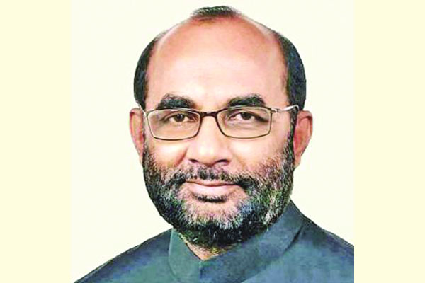 কোরবানির হাটে বিনামূল্যে পশুর স্বাস্থ্য পরীক্ষা : শ ম রেজাউল