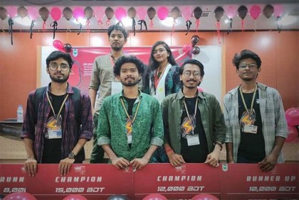 মাইন্ডস্পার্ক প্রতিযোগিতার দুটি বিভাগে চ্যাম্পিয়ন এবং রার্নাস আপ এআইইউবি