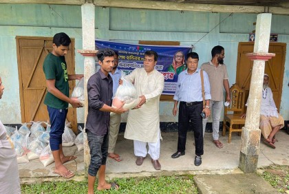 সিলেটের বন্যাকবলিত মানুষের পাশে আফছার খান সাদেক