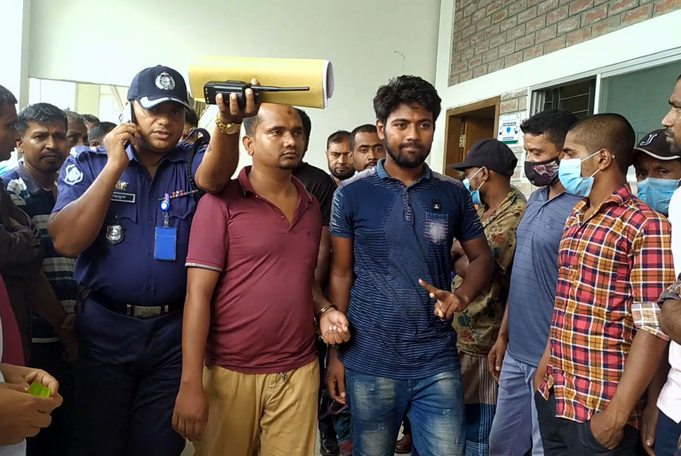 অধ্যক্ষ লাঞ্ছিত : ৪ জন তিন দিনের রিমান্ডে 

