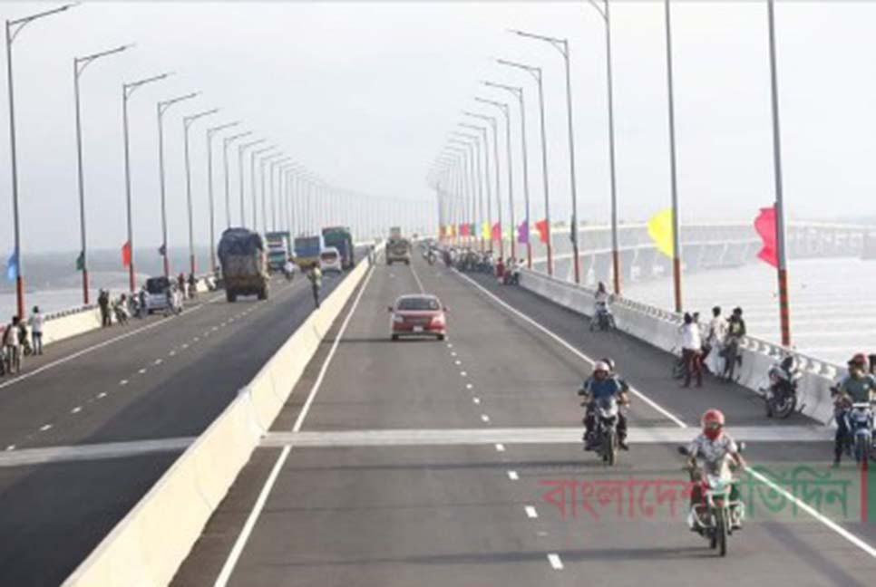 ঈদের আগে পদ্মা সেতুতে মোটরসাইকেল চলার সম্ভাবনা নিয়ে যা জানা গেল
