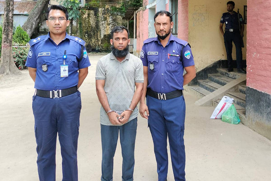 স্কুলছাত্রীকে অপহরণের চেষ্টার দায়ে শিক্ষক গ্রেফতার