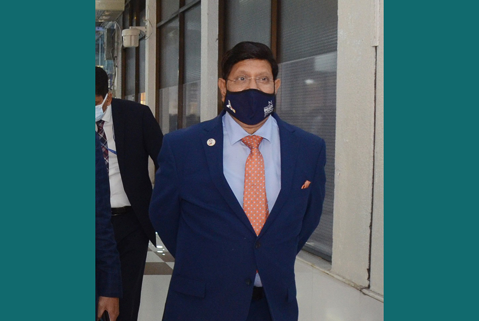 বিমানবন্দরে লাগেজ নিতে যাত্রীরা ঘণ্টার পর ঘণ্টা আটকে থাকেন : ড. মোমেন


