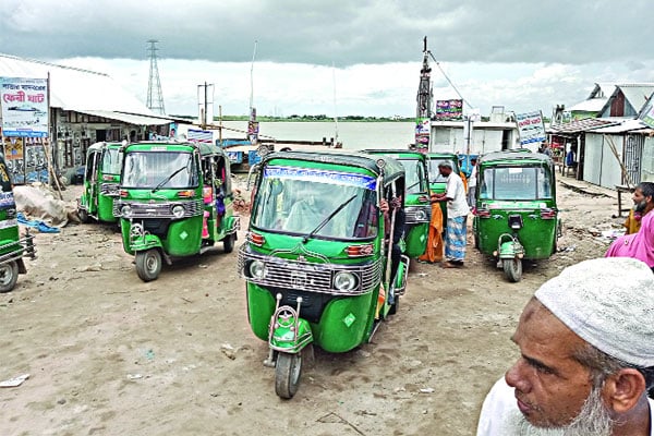 ফেরিঘাটে সুনসান নীরবতা