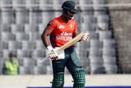 প্রথম ওভারেই ফিরলেন মুনিম শাহরিয়ার