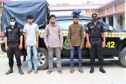 সিরাজগঞ্জে হেরোইনসহ ৩ মাদক কারবারী আটক