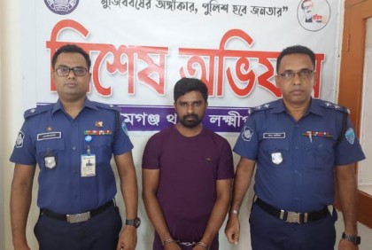 
বাসে নারীকে ধর্ষণচেষ্টা মামলার আসামি গ্রেফতার 