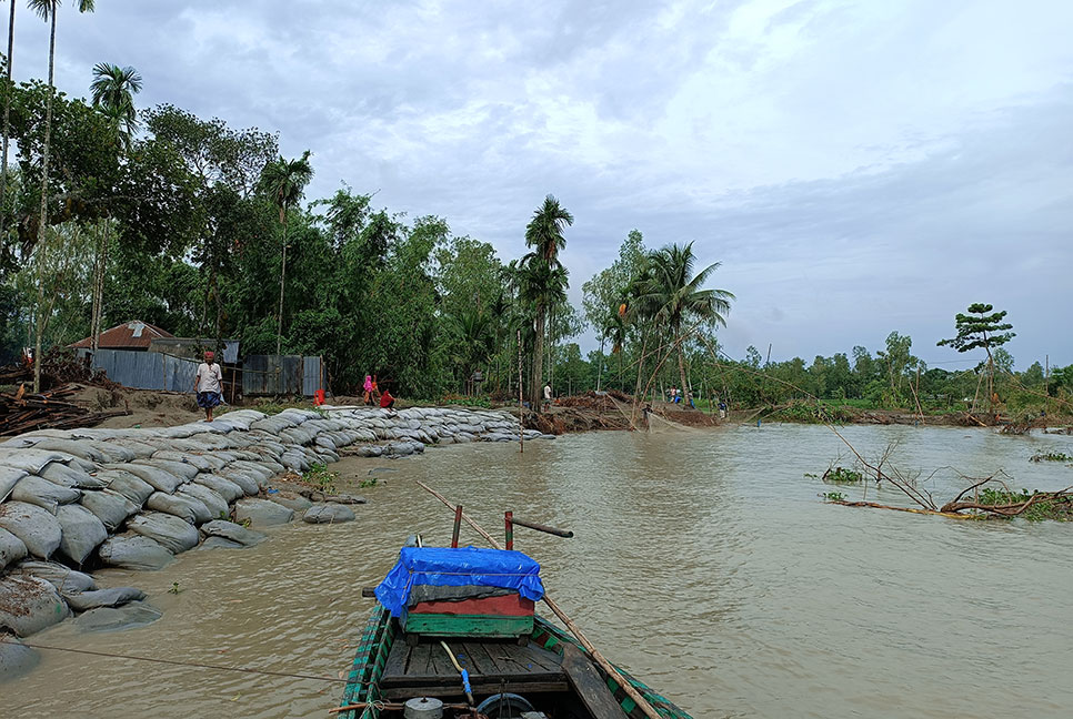 যমুনার ভাঙনে নিঃস্ব শত শত পরিবার