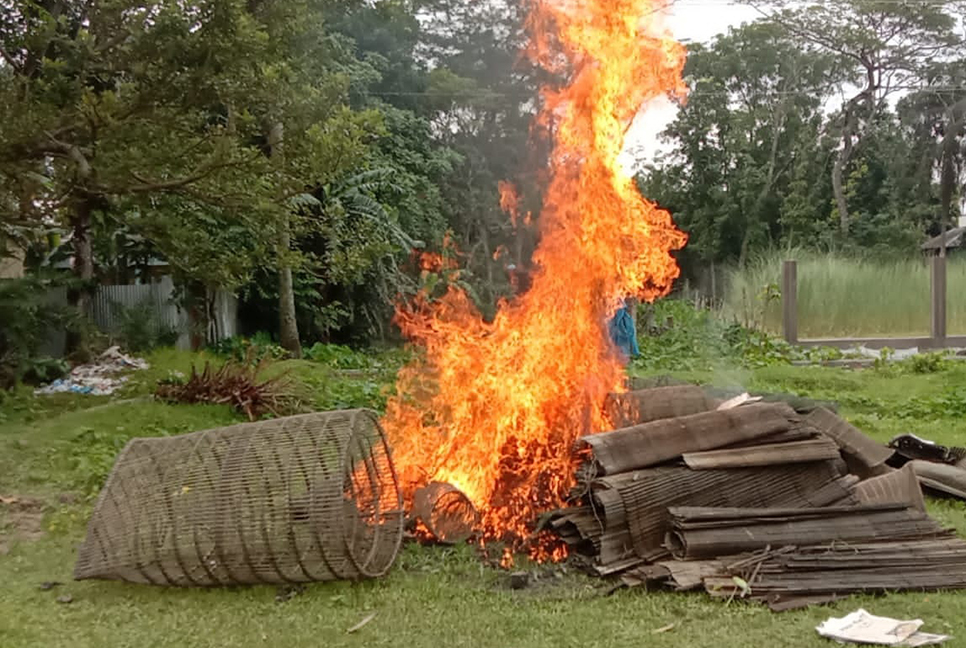 আগৈলঝাড়ায় অবৈধ জাল পুড়িয়ে ধ্বংস