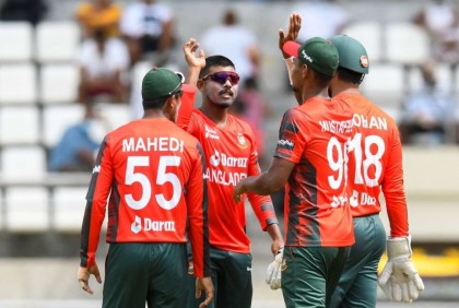 দলকে শতকে পৌঁছে দিয়ে ফিরলেন পুরান