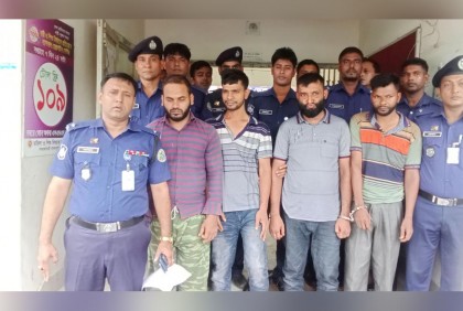 বরিশালের গৌরনদীতে অস্ত্রসহ সন্দেহভাজন ৪ ডাকাত আটক