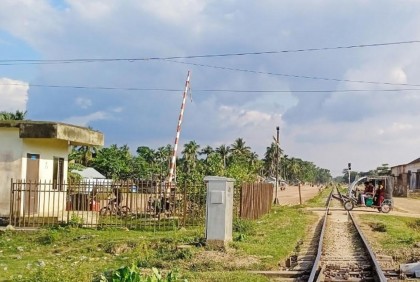 আখাউড়ায় রেলক্রসিংয়ে ওভারপাসের দাবি