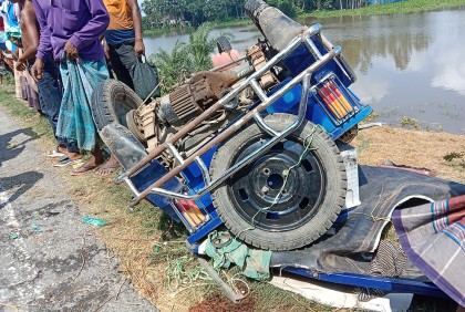 নাটোরে পৃথক সড়ক দুর্ঘটনায় নিহত ৪