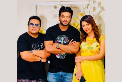 ‘হৃদয় মাঝে’ নিয়ে এলেন ‌‘ক্লোজআপ ওয়ান’ তারকা আরিফ

