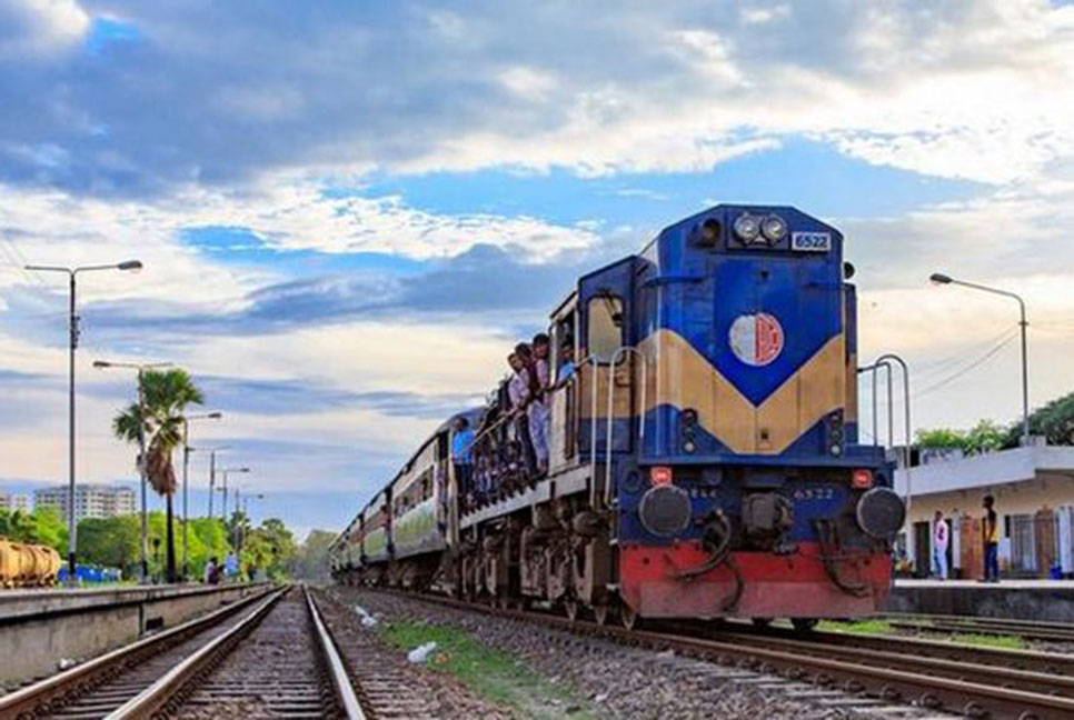 ঈদযাত্রা: দেরিতে ছাড়ল ৩ ট্রেন