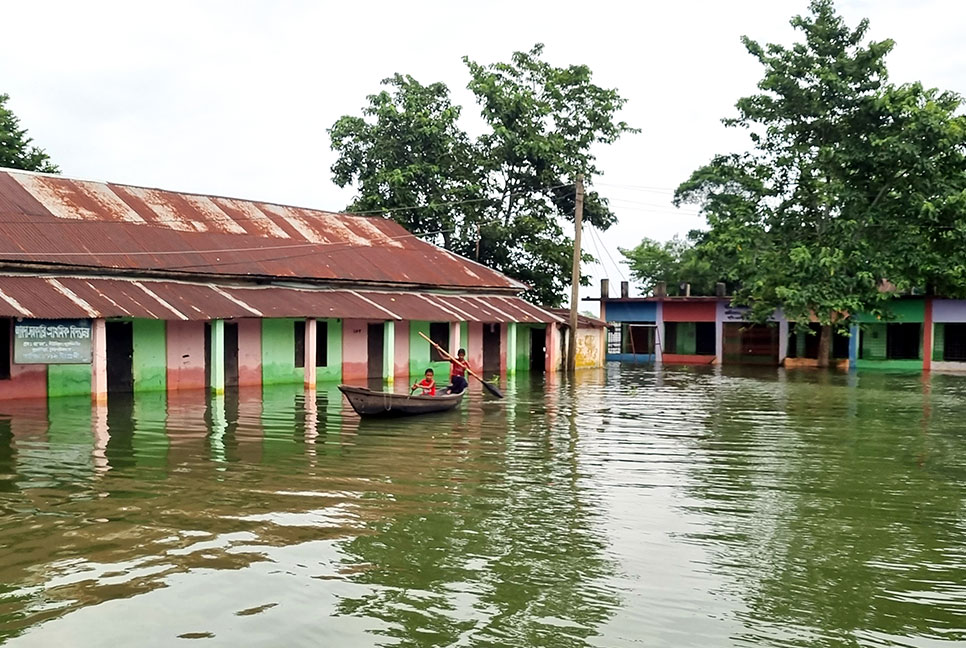 দীর্ঘস্থায়ী বন্যায় বানভাসী মানুষের ঈদ আনন্দ ম্লান