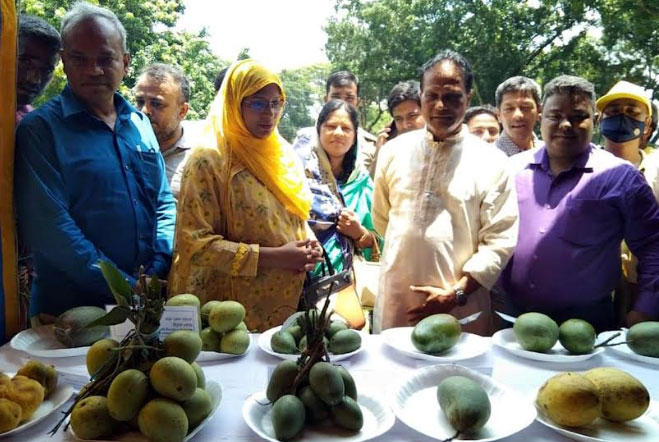দিনাজপুরে
৩ দিনব্যাপী 
ফল মেলার উদ্বোধন