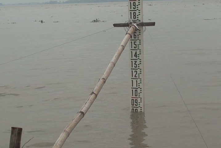 যমুনার পানি কমছে