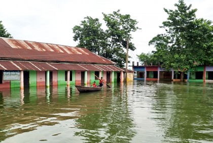 দীর্ঘস্থায়ী বন্যায় বানভাসী মানুষের ঈদ আনন্দ ম্লান