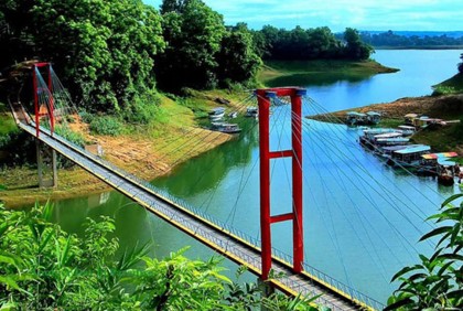 ঈদে পর্যটক বরণ, সাজছে রাঙামাটি