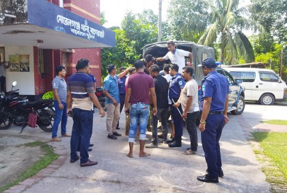 মোটরসাইকেল চালককে কুপিয়ে হত্যা, বাবা-ছেলে গ্রেফতার