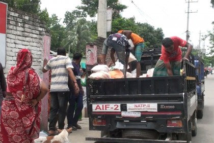 টাঙ্গাইল যৌনপল্লীতে ঈদ সামগ্রী বিতরণ