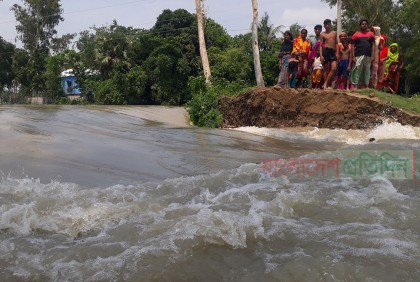 বন্যায় ক্ষতিগ্রস্ত ৪০ হাজার ঘর, আশ্রয়কেন্দ্র থেকে ফিরে আশ্রয়হীন!