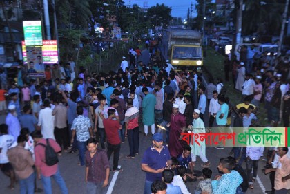 ববি ছাত্রকে মারধর, মহাসড়ক অবরোধ শিক্ষার্থীদের