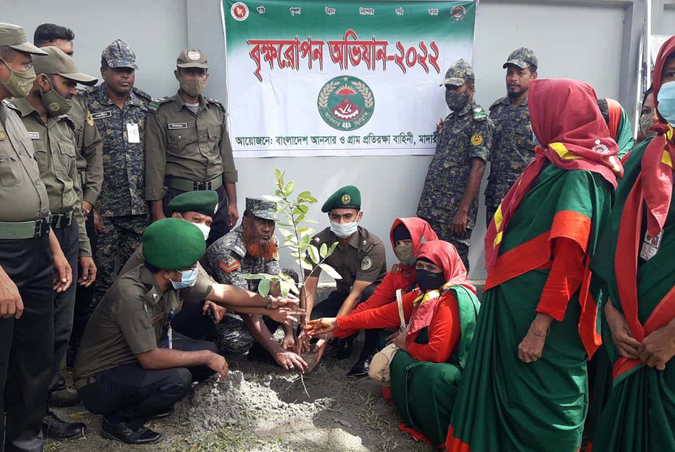 মাদারীপুরে বৃক্ষরোপণ অভিযান