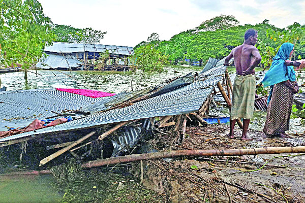 বন্যায় গৃহহারারা যাবে কোথায়