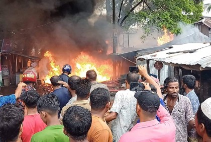 বাজারে অগ্নিকাণ্ড, ভষ্মীভূত ৯ প্রতিষ্ঠান