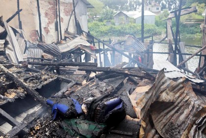 কোটালীপাড়ায় আগুনে ৩ দোকান পুড়ে ছাই