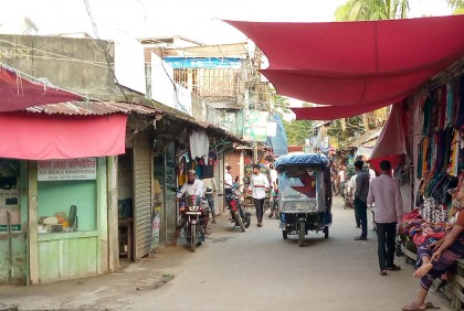 কলাপাড়ায় বাজারগুলোতে লোক সমাগম কম