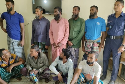 কলাপাড়ায় ৯ ট্রলার মালিককে জরিমানা