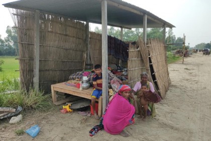 সিরাজগঞ্জে বন্যার পানি নামছে, বাড়ছে দুর্ভোগ