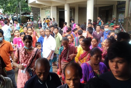 খাগড়াছড়িতে দুস্থ পরিবারের মাঝে ভিজিএফ’র চাল বিতরণ