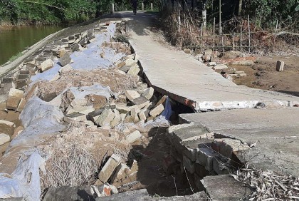 বন্যায় নেত্রকোনায় লক্ষাধিক বাড়িঘর বিধ্বস্ত