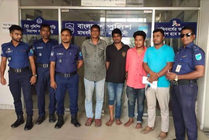 ব্যবসায়ীকে মারধর করে ছিনতাইয়ের চেষ্টাকালে গ্রেফতার ৩