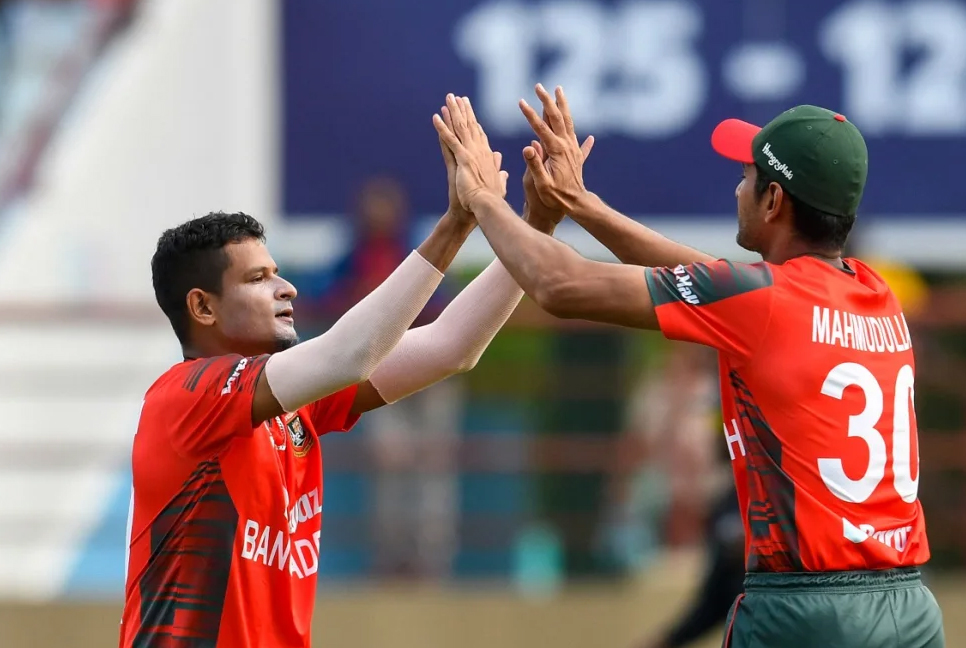 তিন আঘাতের ধাক্কা সামলে ছুটছে পুরান-মায়ার্স জুটি