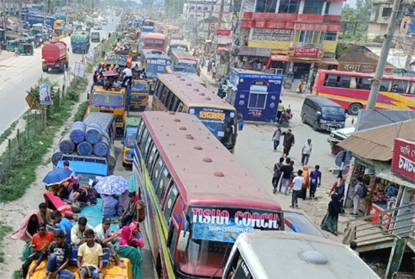 ঢাকা-টাঙ্গাই‌ল-বঙ্গবন্ধু সেতু মহাসড়কে ধীরগতিতে চলছে গাড়ি
