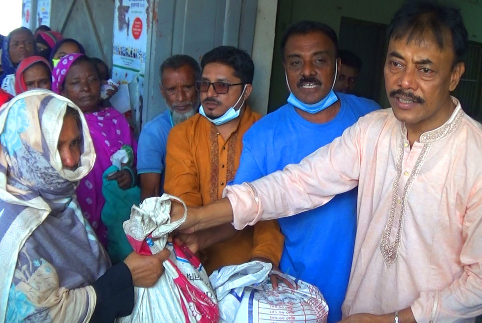 নোয়াখালী সদরে চাল পেলেন ছয় হাজার লোক 