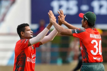 তিন আঘাতের ধাক্কা সামলে ছুটছে পুরান-মায়ার্স জুটি