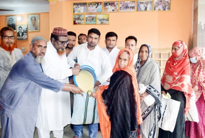 বগুড়ায় প্রধানমন্ত্রীর ঈদ উপহার বিতরণ