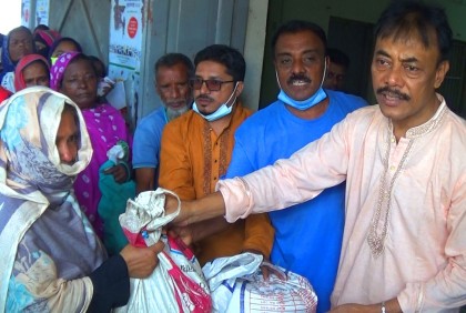 নোয়াখালী সদরে চাল পেলেন ছয় হাজার লোক 
