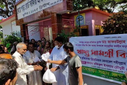 রাউজানে অসহায় পরিবারে গণস্বাস্থ্য কেন্দ্রের খাদ্য সামগ্রী বিতরণ