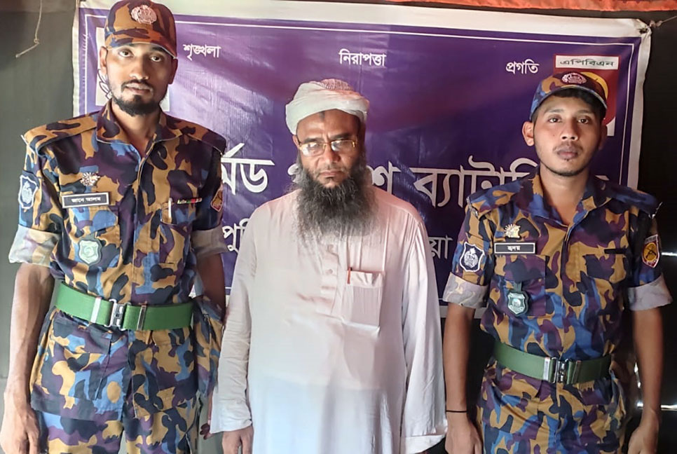 রোহিঙ্গা ক্যাম্প থেকে সন্ত্রাসী গ্রুপের ফতোয়া কমিটির চেয়ারম্যান গ্রেফতার