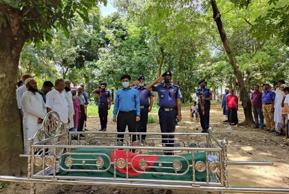 সোনারগাঁয়ে রাষ্ট্রীয় মর্যাদায় বীর মুক্তিযোদ্ধার দাফন সম্পন্ন 