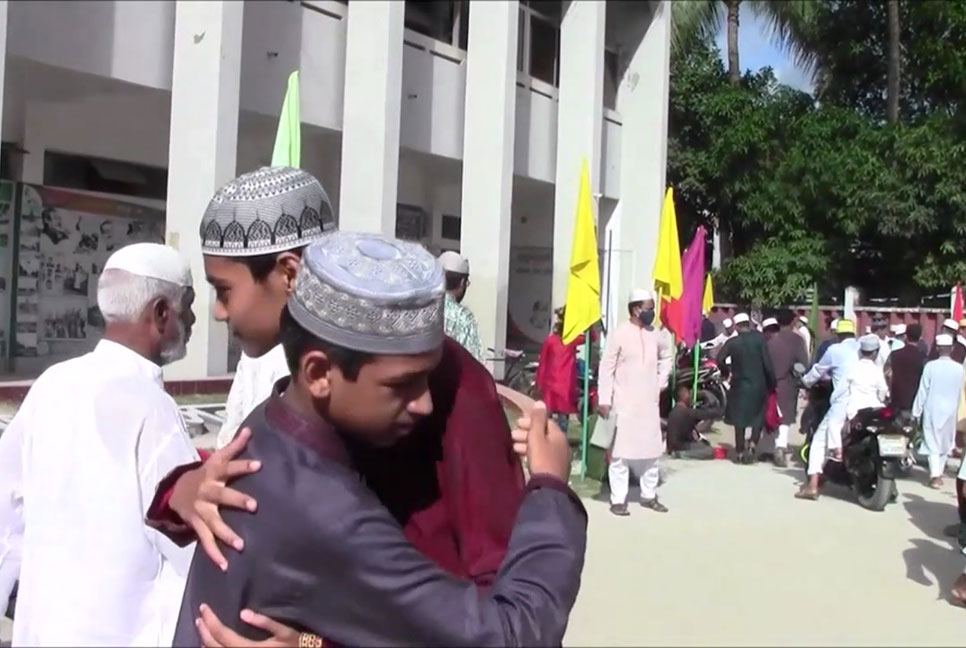 চুয়াডাঙ্গায় ৭০০ স্থানে ঈদের জামাত অনুষ্ঠিত